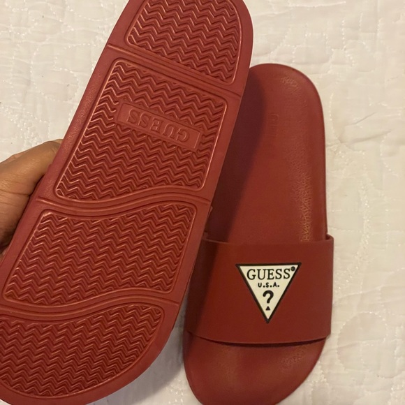 Guess red slides - Picture 7 of 8